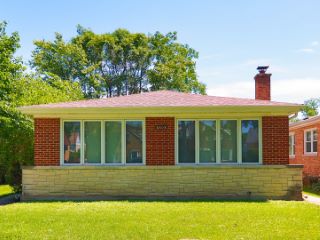 Foreclosed Home - 8509 TRUMBULL AVE, 60076