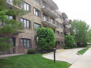 Foreclosed Home - 8225 NILES CENTER RD APT 102, 60077