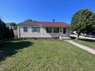 Foreclosed Home - 2102 PEARSALL PKWY, 60085