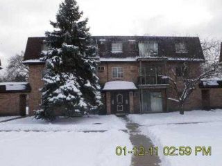 Foreclosed Home - 111 E DUNDEE RD APT 2W, 60090