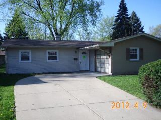 Foreclosed Home - 933 WOODLAND DR, 60090