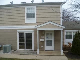 Foreclosed Home - 1327 EXETER CT, 60090