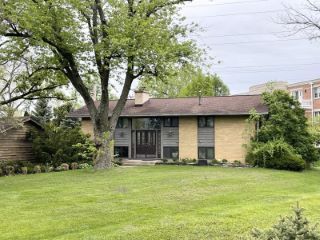 Foreclosed Home - 1883 OLD WILLOW RD, 60093