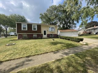 Foreclosed Home - 238 W GREEN MEADOWS BLVD, 60107