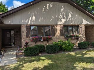Foreclosed Home - 77 CASTLE ROCK LN, 60108
