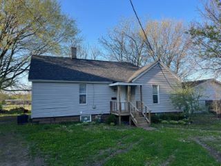 Foreclosed Home - 130 SHERMAN PL, 60115
