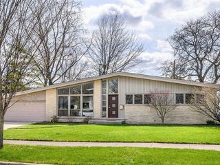Foreclosed Home - 150 S FAIRLANE AVE, 60126