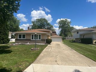 Foreclosed Home - 757 N WILLOW RD, 60126