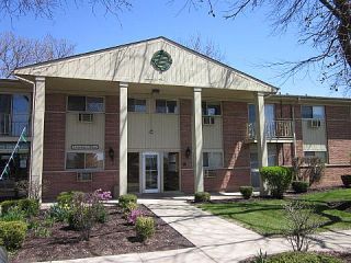 Foreclosed Home - 2230 BREEZEWOOD TER APT 14, 60133