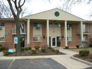 Foreclosed Home - 2230 BREEZEWOOD TER APT 7, 60133