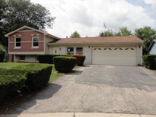 Foreclosed Home - 8224 N Carnaby Ct, 60133