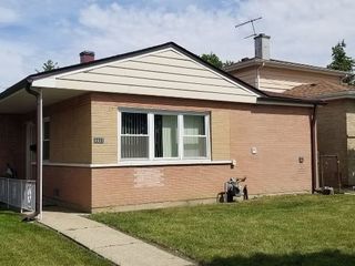Foreclosed Home - 1937 S 14TH AVE, 60155