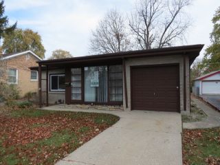 Foreclosed Home - 305 Iroquois Rd, 60162