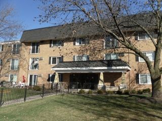 Foreclosed Home - 580 Lawrence Ave Apt 104, 60172