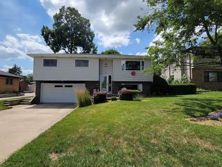 Foreclosed Home - 346 N ROSELLE RD, 60172