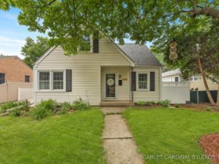 Foreclosed Home - 610 S MICHIGAN AVE, 60181
