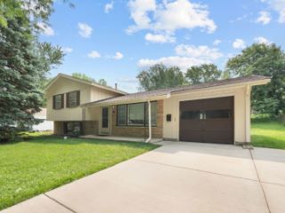 Foreclosed Home - 1323 CABOT LN, 60193