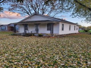 Foreclosed Home - 461 W CERMAK RD, 60408