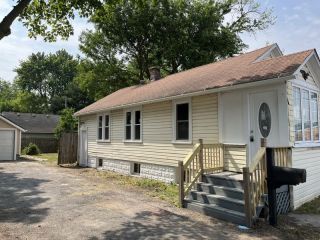 Foreclosed Home - 362 N FARNSWORTH AVE, 60505