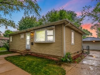 Foreclosed Home - 935 CHARLES ST, 60506