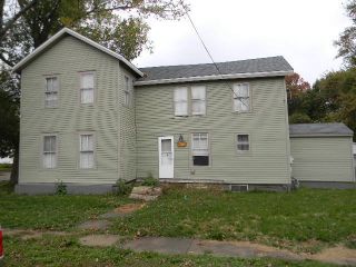 Foreclosed Home - 221 W Hall St, 60548