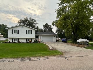 Foreclosed Home - 1845 IRENE RD, 60548