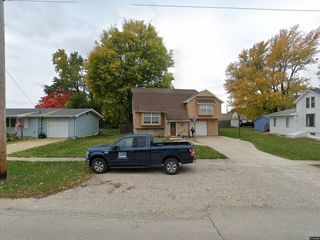 Foreclosed Home - 320 N SYCAMORE ST, 60552