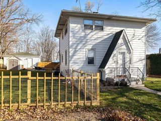 Foreclosed Home - 301 N LINCOLN ST, 60559