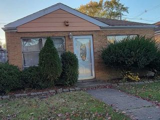 Foreclosed Home - 10204 S CRANDON AVE, 60617