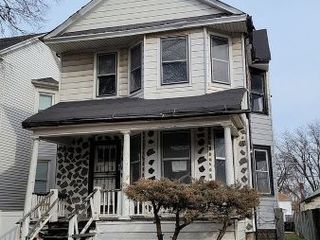 Foreclosed Home - 8239 S EAST END AVE, 60617