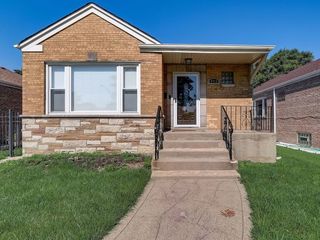 Foreclosed Home - 8912 S CLYDE AVE, 60617