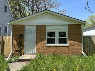 Foreclosed Home - 8204 S EAST END AVE, 60617