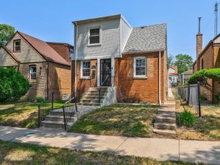 Foreclosed Home - 9137 S PAXTON AVE, 60617