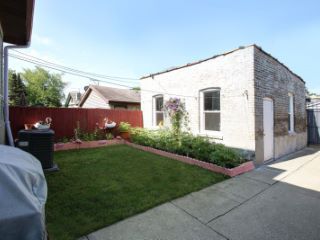 Foreclosed Home - 3912 N KIMBALL AVE, 60618