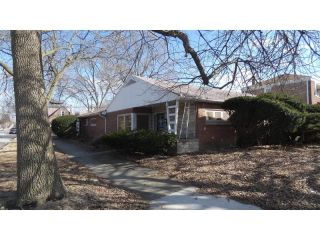 Foreclosed Home - 10401 S Prairie Ave, 60628
