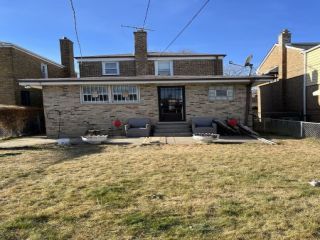 Foreclosed Home - 10031 S EBERHART AVE, 60628