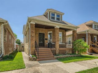 Foreclosed Home - 5645 W WAVELAND AVE, 60634