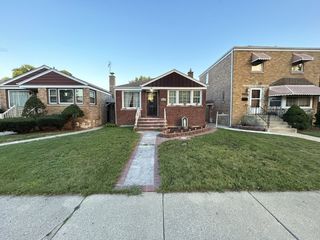 Foreclosed Home - 8253 W FOREST PRESERVE AVE, 60634