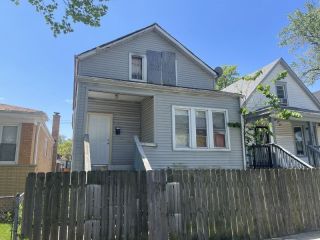 Foreclosed Home - 2053 W 70TH PL, 60636