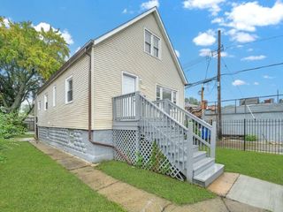 Foreclosed Home - 7116 S DAMEN AVE, 60636