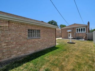 Foreclosed Home - 5631 S MAYFIELD AVE, 60638