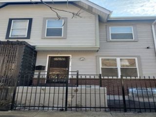 Foreclosed Home - 1041 W WINONA ST, 60640