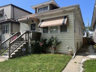 Foreclosed Home - 5148 W MELROSE ST, 60641