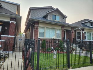 Foreclosed Home - 1406 N LOTUS AVE, 60651