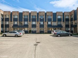 Foreclosed Home - 8633 W FOSTER AVE APT 3A, 60656