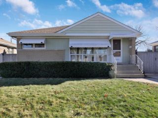 Foreclosed Home - 7549 N NORA AVE, 60714