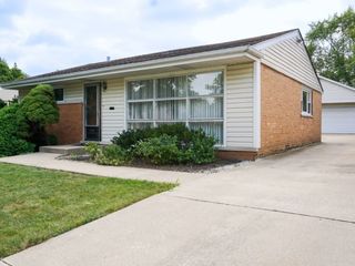 Foreclosed Home - 8342 N ODELL AVE, 60714