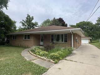 Foreclosed Home - 1427 S WALNUT AVE, 61032