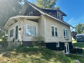 Foreclosed Home - 319 W STATE ST, 61053