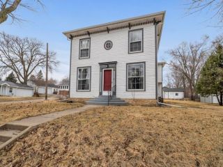 Foreclosed Home - 321 W 7TH ST, 61063